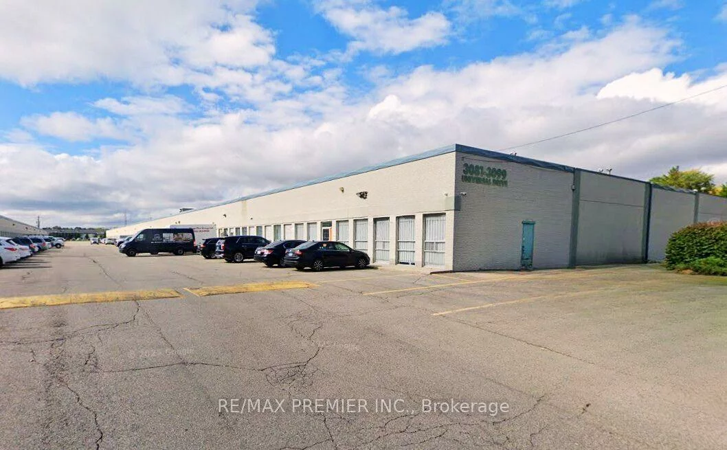 3081, Universal, Dixie, Mississauga