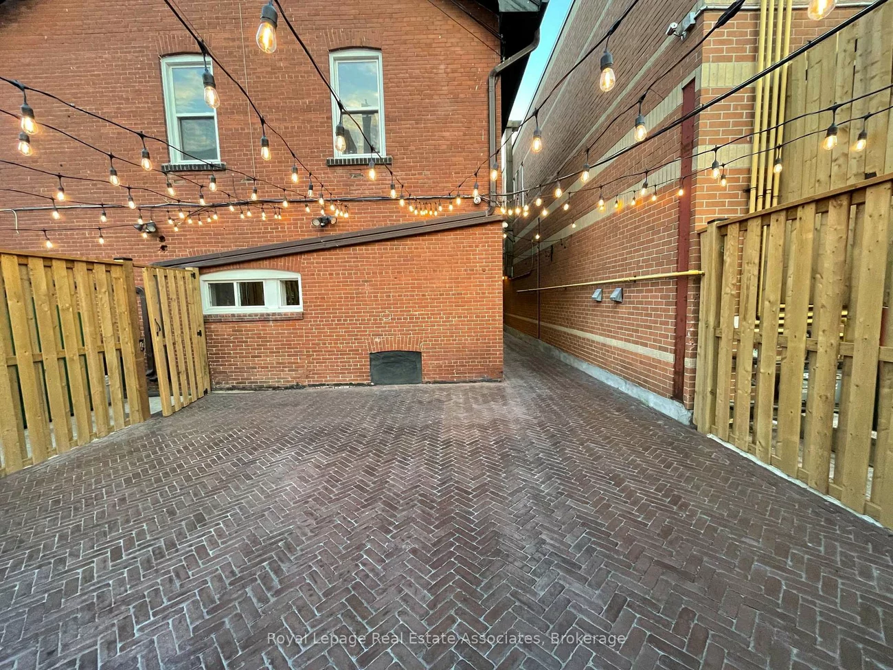 94, Lakeshore, Port Credit, Mississauga