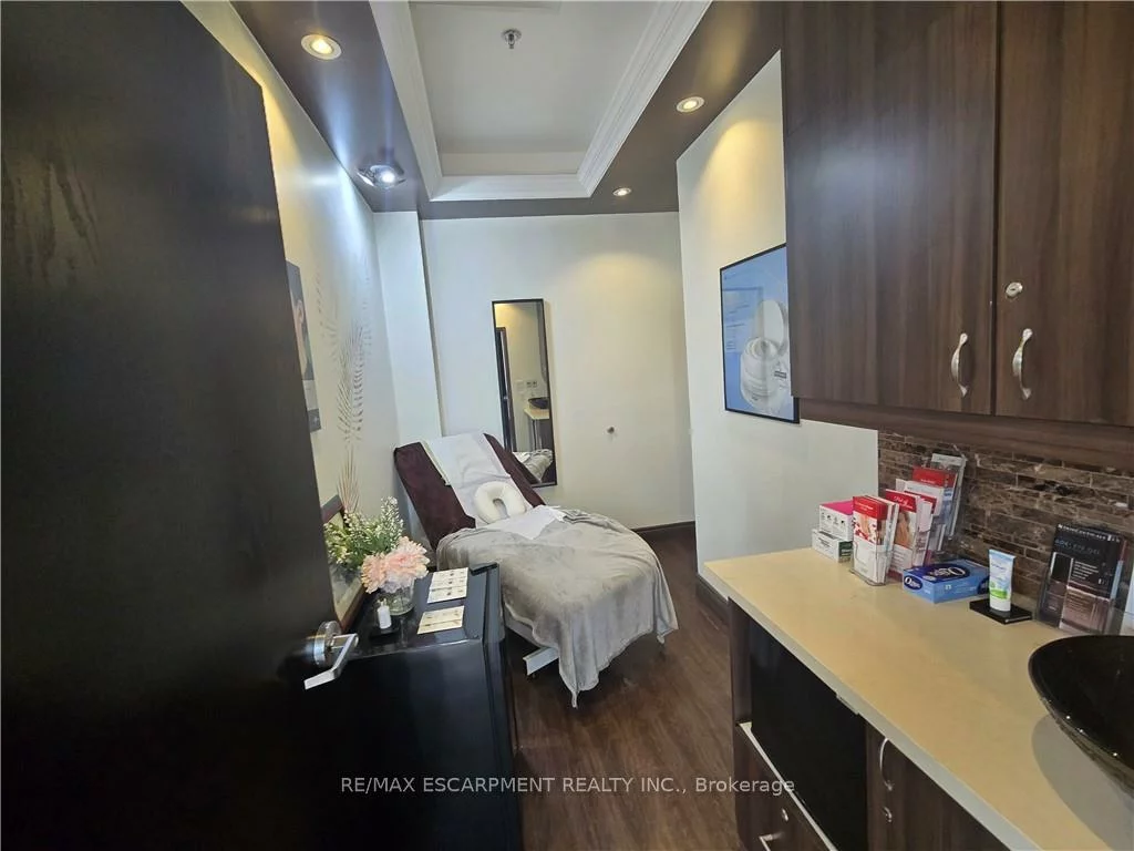 4033, Hurontario, City Centre, Mississauga