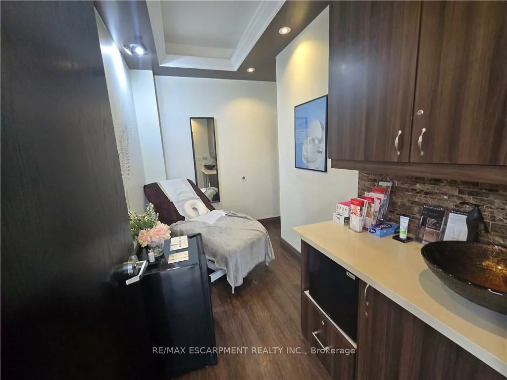 4033, Hurontario, City Centre, Mississauga