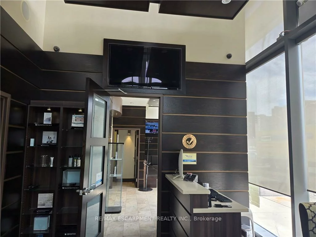 4033, Hurontario, City Centre, Mississauga