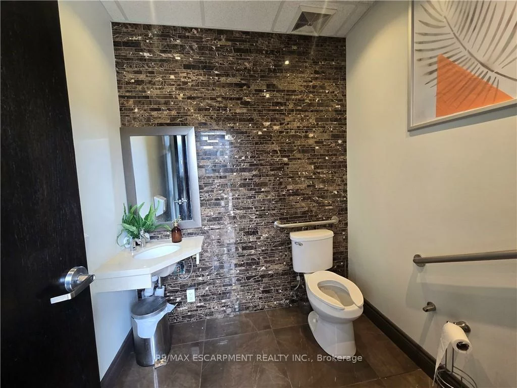 4033, Hurontario, City Centre, Mississauga