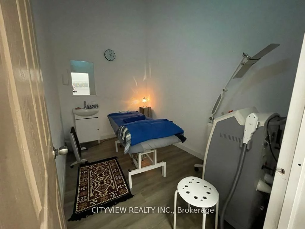 1151, Dundas, Erindale, Mississauga