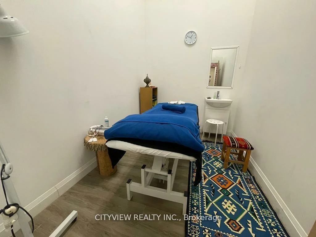 1151, Dundas, Erindale, Mississauga