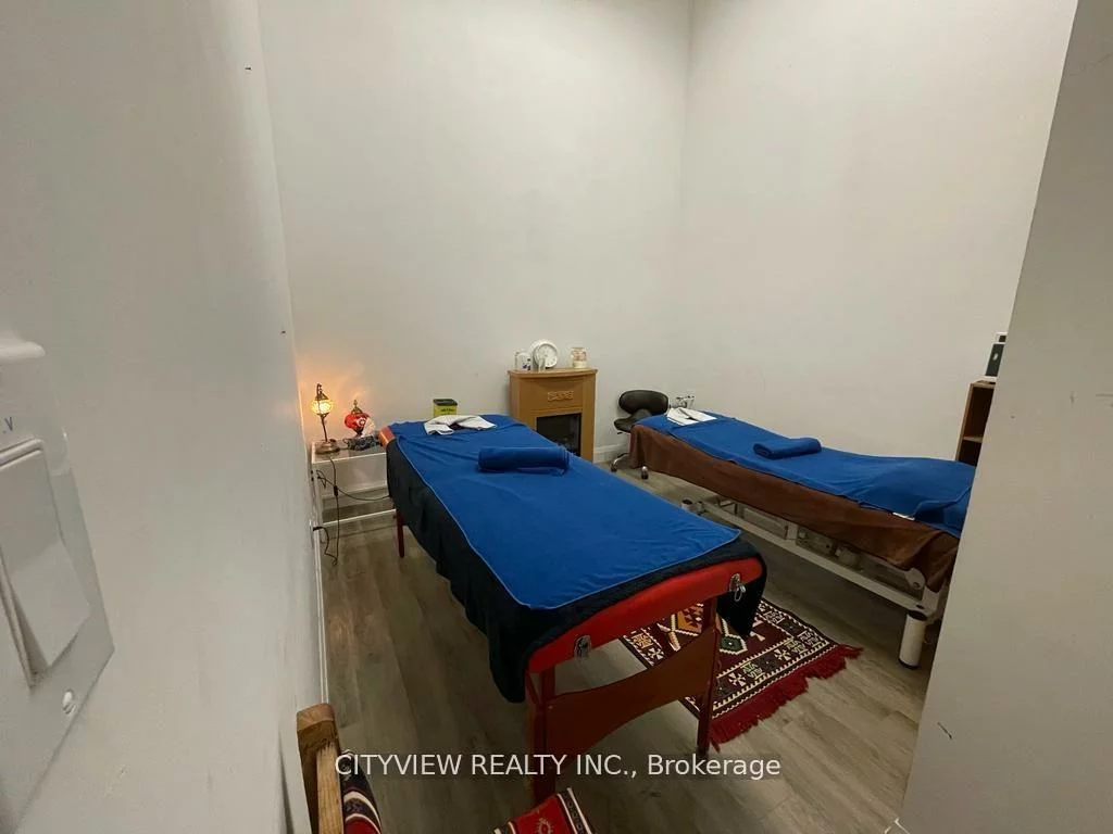 1151, Dundas, Erindale, Mississauga