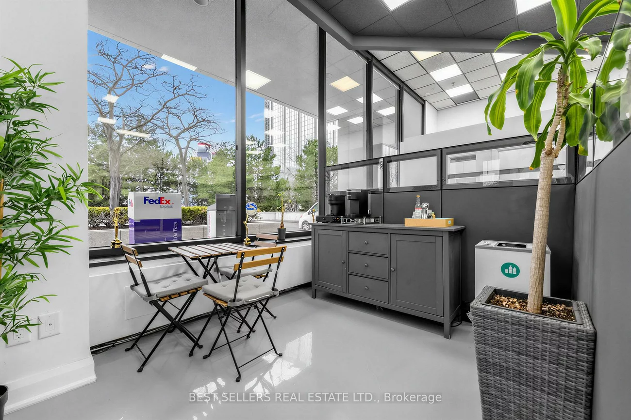 4, Robert Speck, City Centre, Mississauga