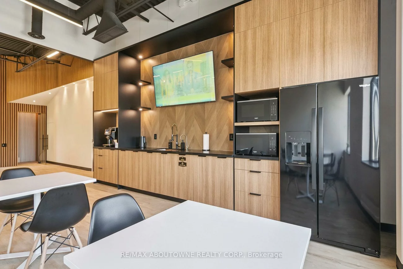 320, Matheson, Gateway, Mississauga
