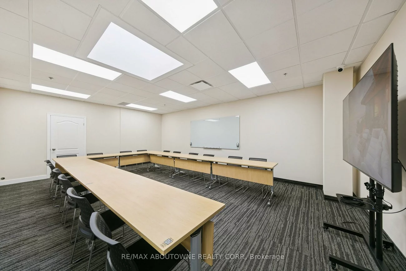 320, Matheson, Gateway, Mississauga