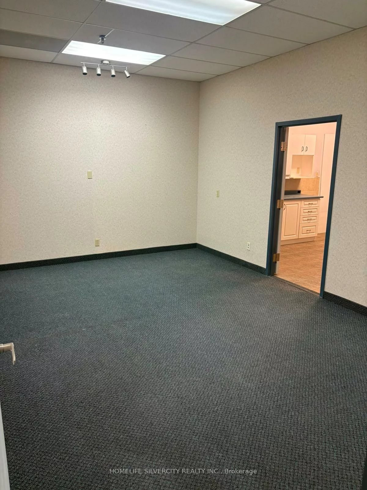 975, Mid-Way, Northeast, Mississauga