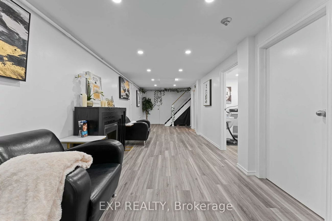 213, Lakeshore, Port Credit, Mississauga