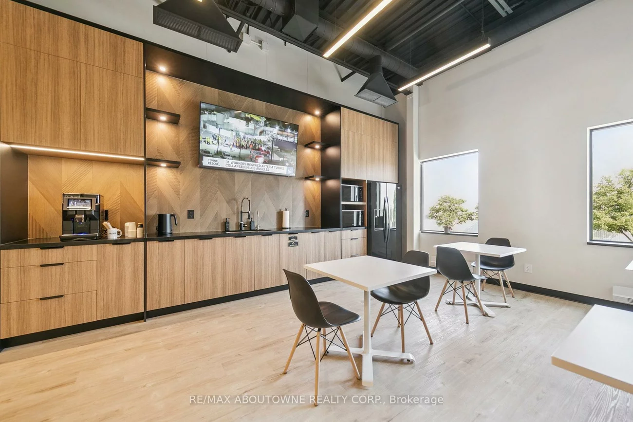 320, Matheson, Gateway, Mississauga
