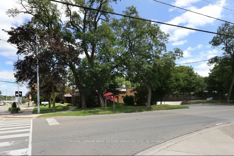 1654, Lakeshore, Clarkson, Mississauga