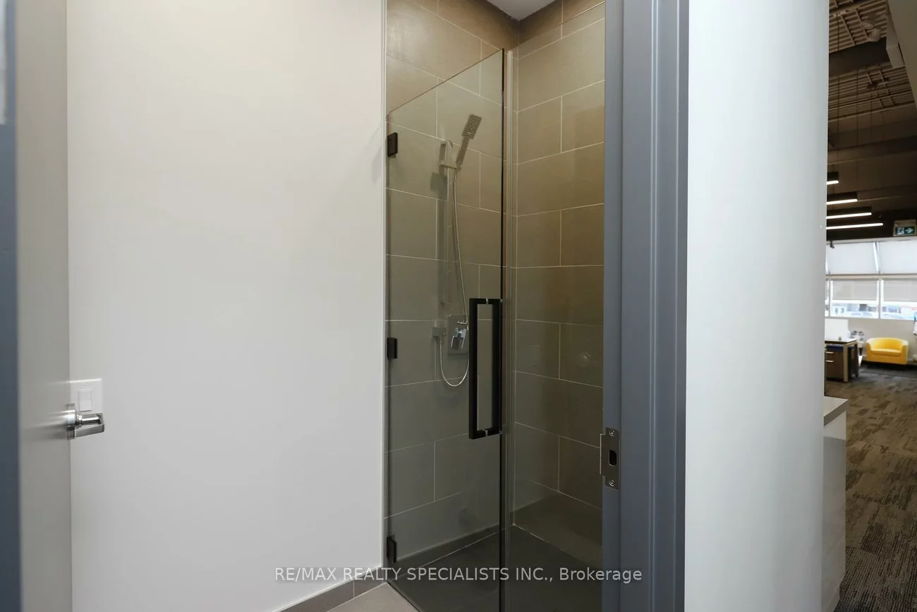5160, Explorer, Airport Corporate, Mississauga