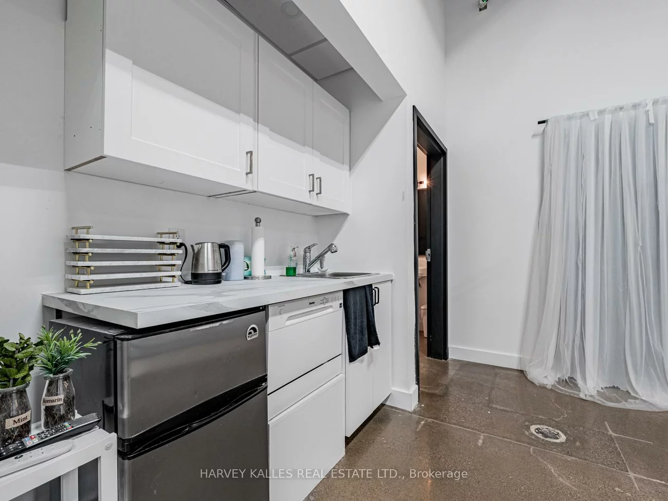 1215, Queensway, Dixie, Mississauga