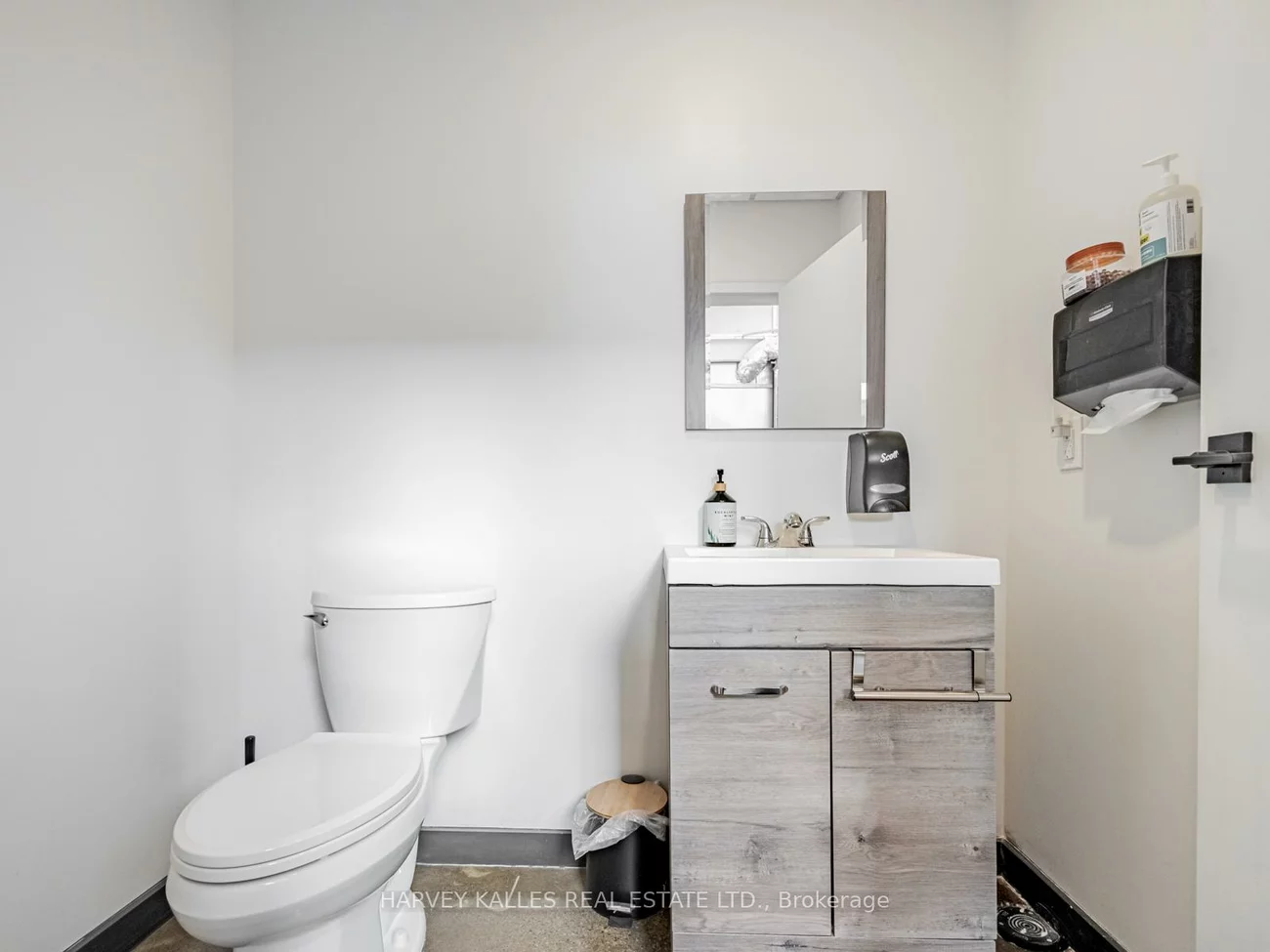 1215, Queensway, Dixie, Mississauga