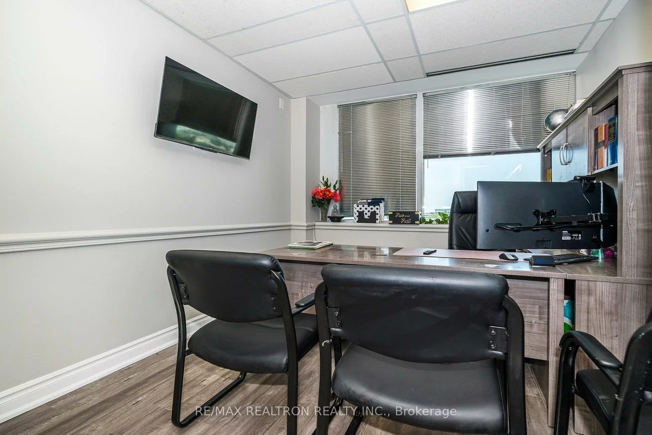 2800, Skymark, Airport Corporate, Mississauga
