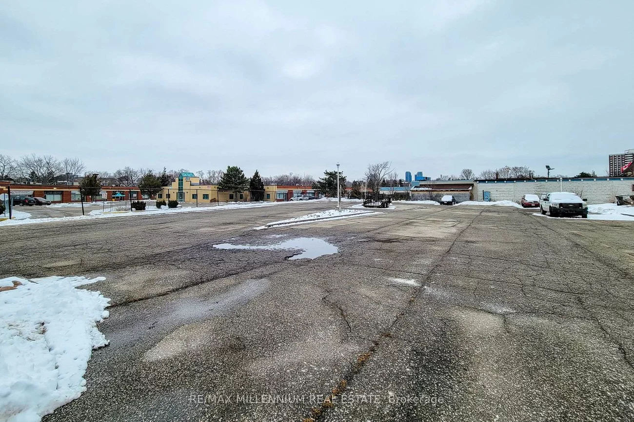 2121, Dundas, Dixie, Mississauga