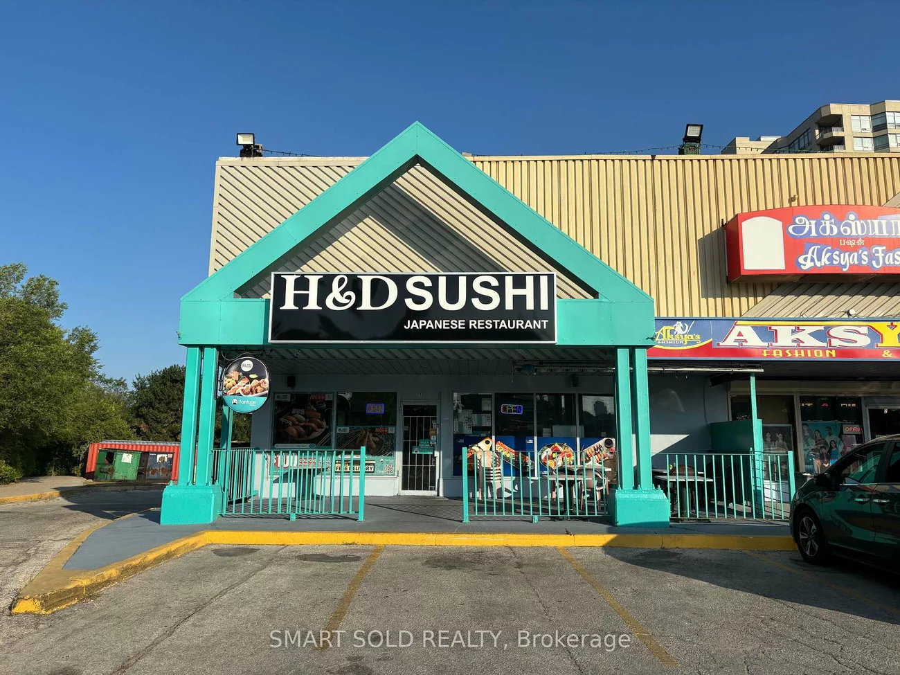 60, Dundas, Cooksville, Mississauga
