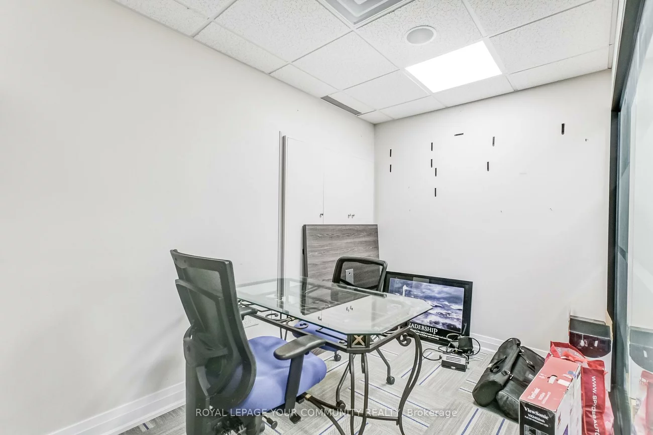 6-1185, Queensway, Dixie, Mississauga