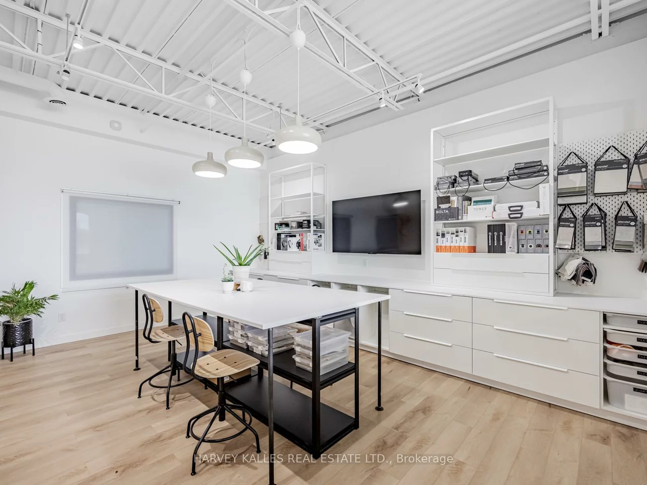 1215, Queensway, Dixie, Mississauga