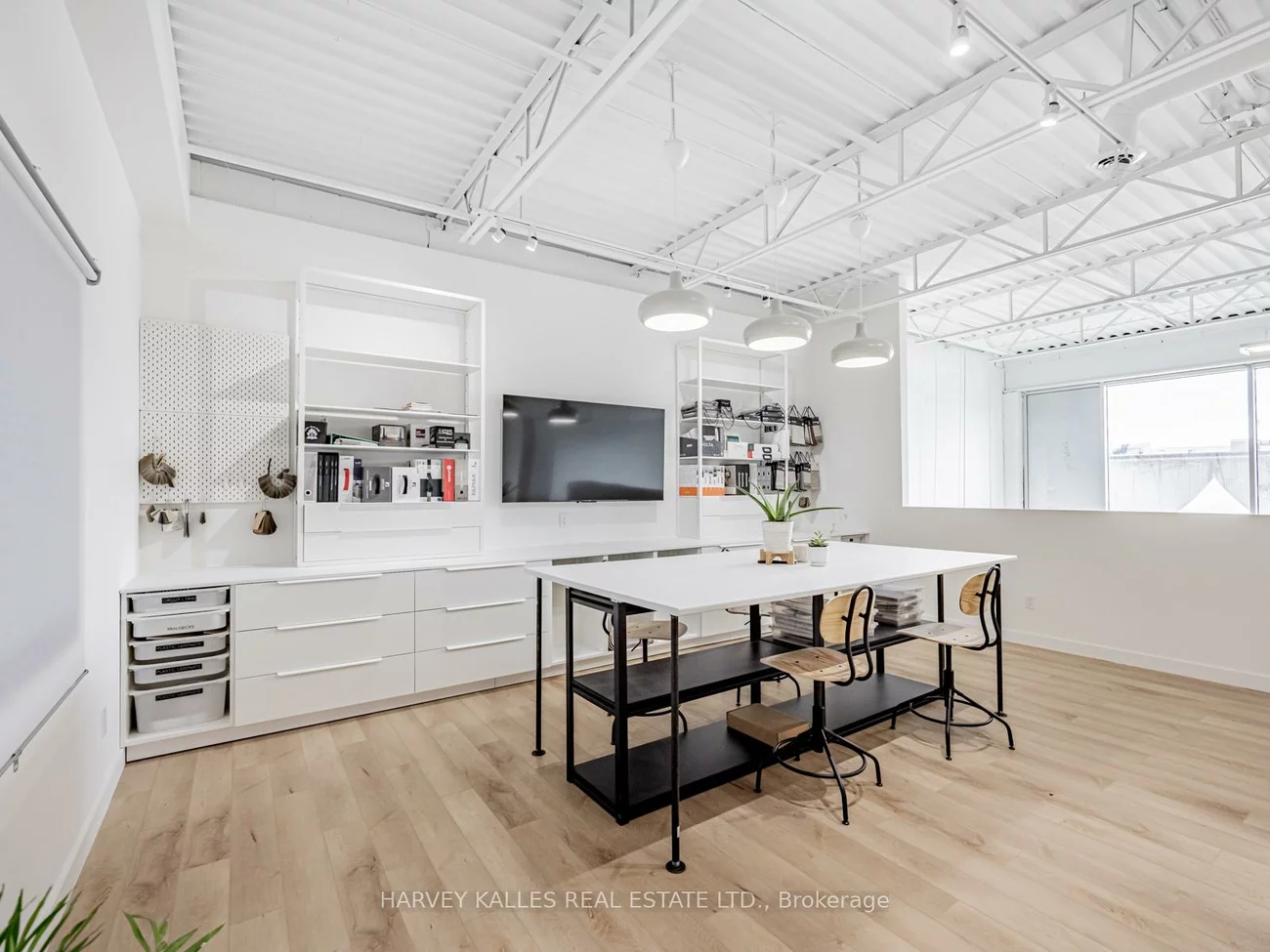 1215, Queensway, Dixie, Mississauga