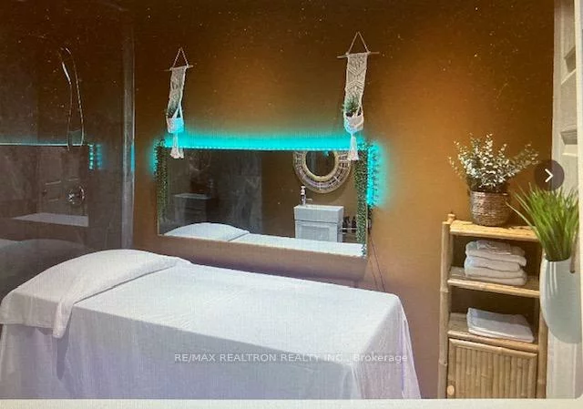 3045, Southcreek, Dixie, Mississauga