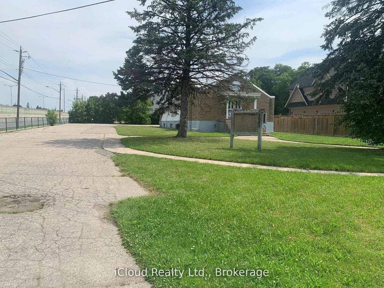 1649, Crediton, Mineola, Mississauga