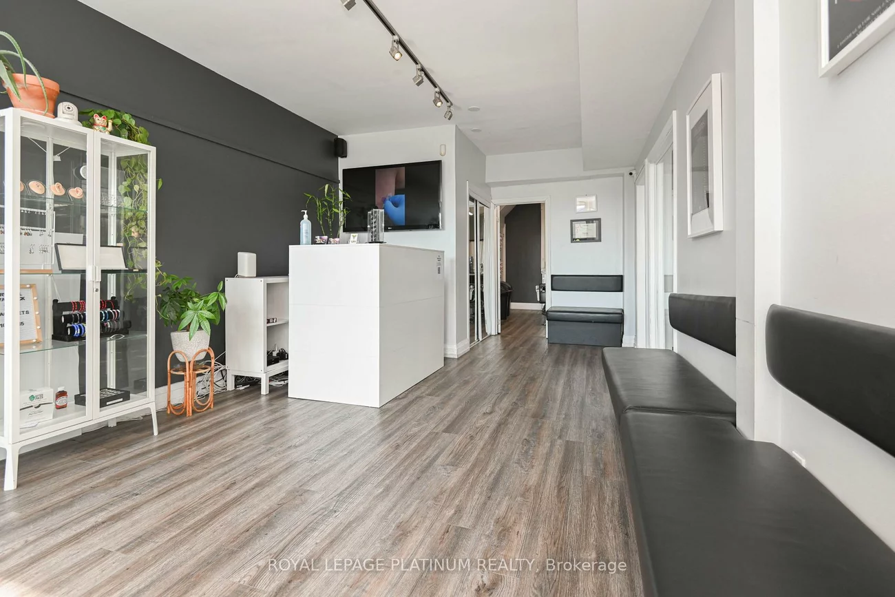 37, Dundas, Cooksville, Mississauga