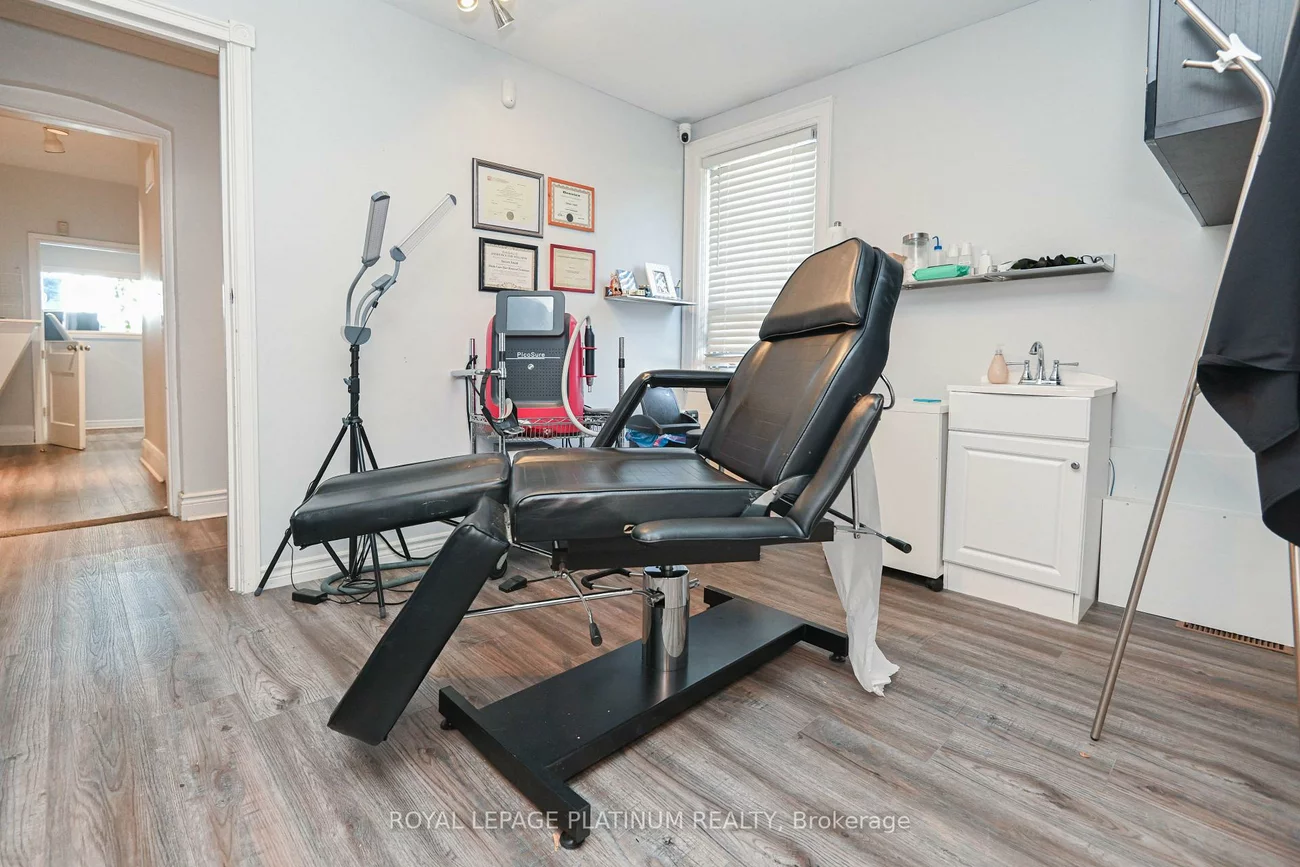 37, Dundas, Cooksville, Mississauga