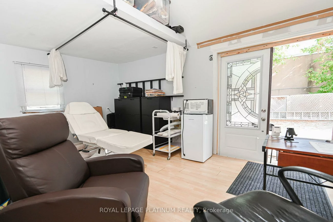 37, Dundas, Cooksville, Mississauga