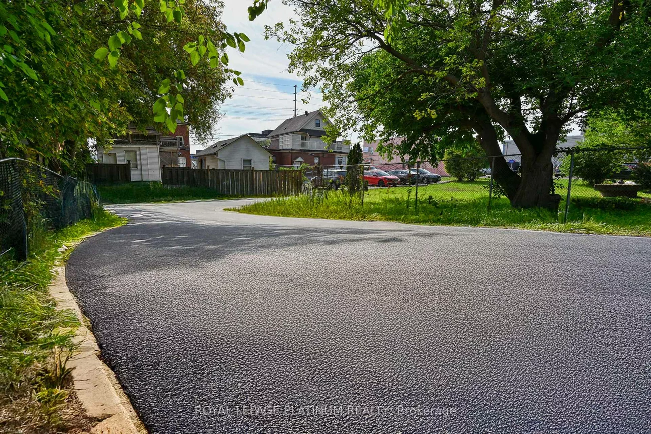 37, Dundas, Cooksville, Mississauga