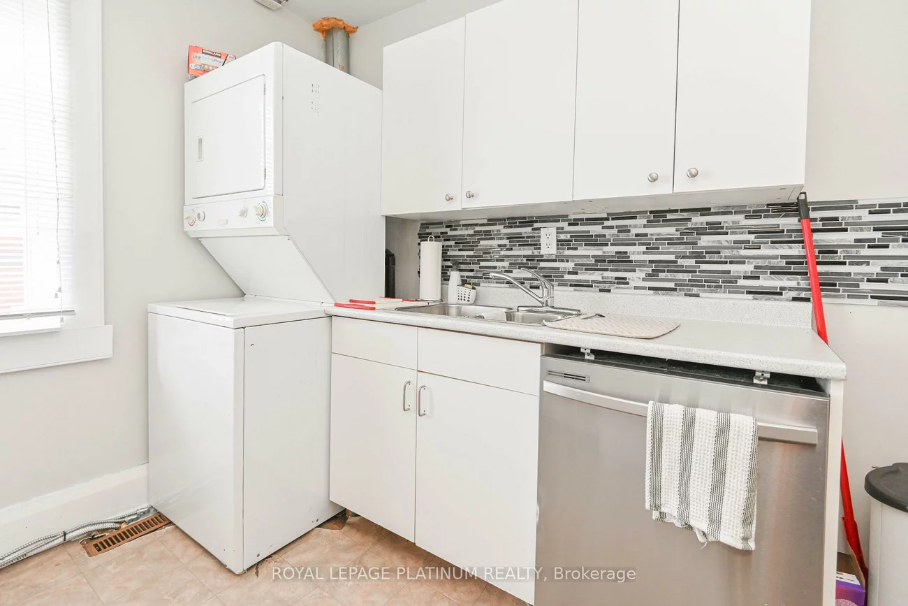 37, Dundas, Cooksville, Mississauga