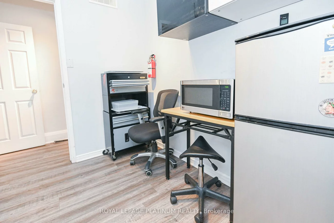 37, Dundas, Cooksville, Mississauga