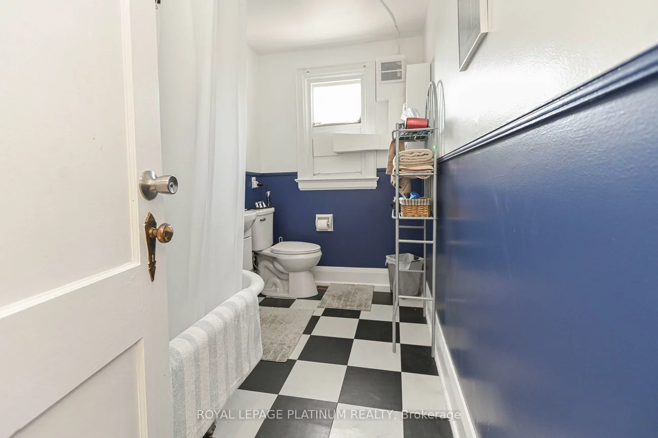 37, Dundas, Cooksville, Mississauga