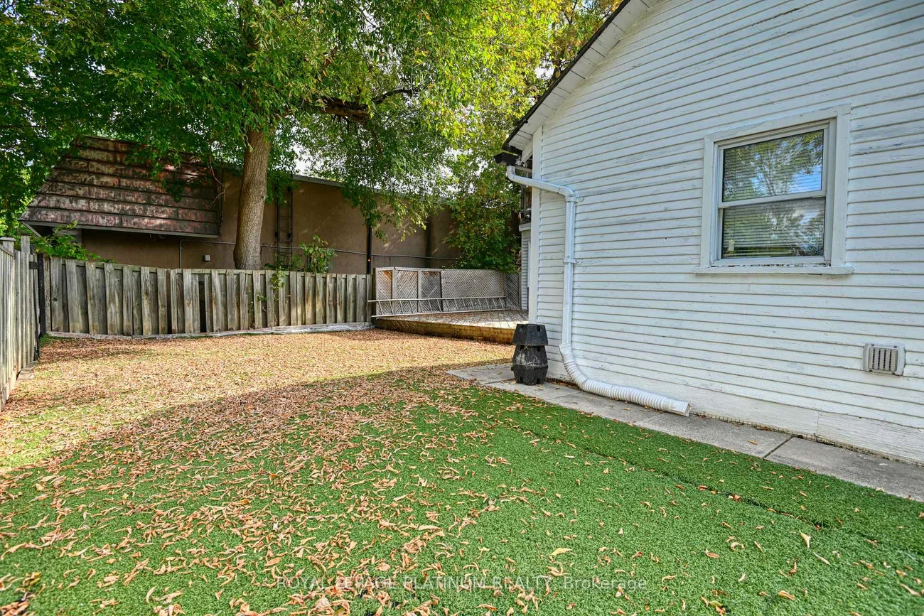 37, Dundas, Cooksville, Mississauga