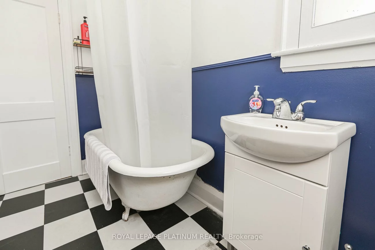 37, Dundas, Cooksville, Mississauga