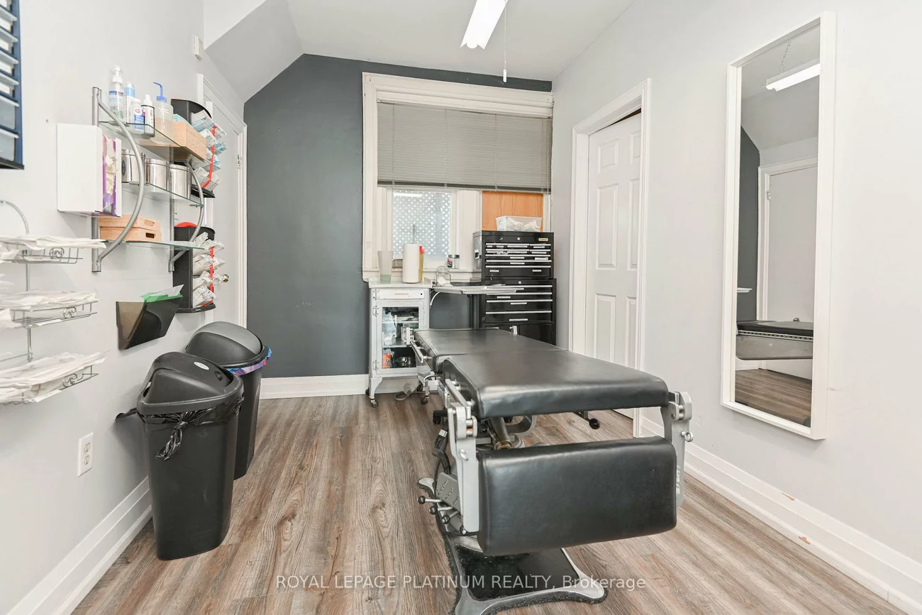 37, Dundas, Cooksville, Mississauga