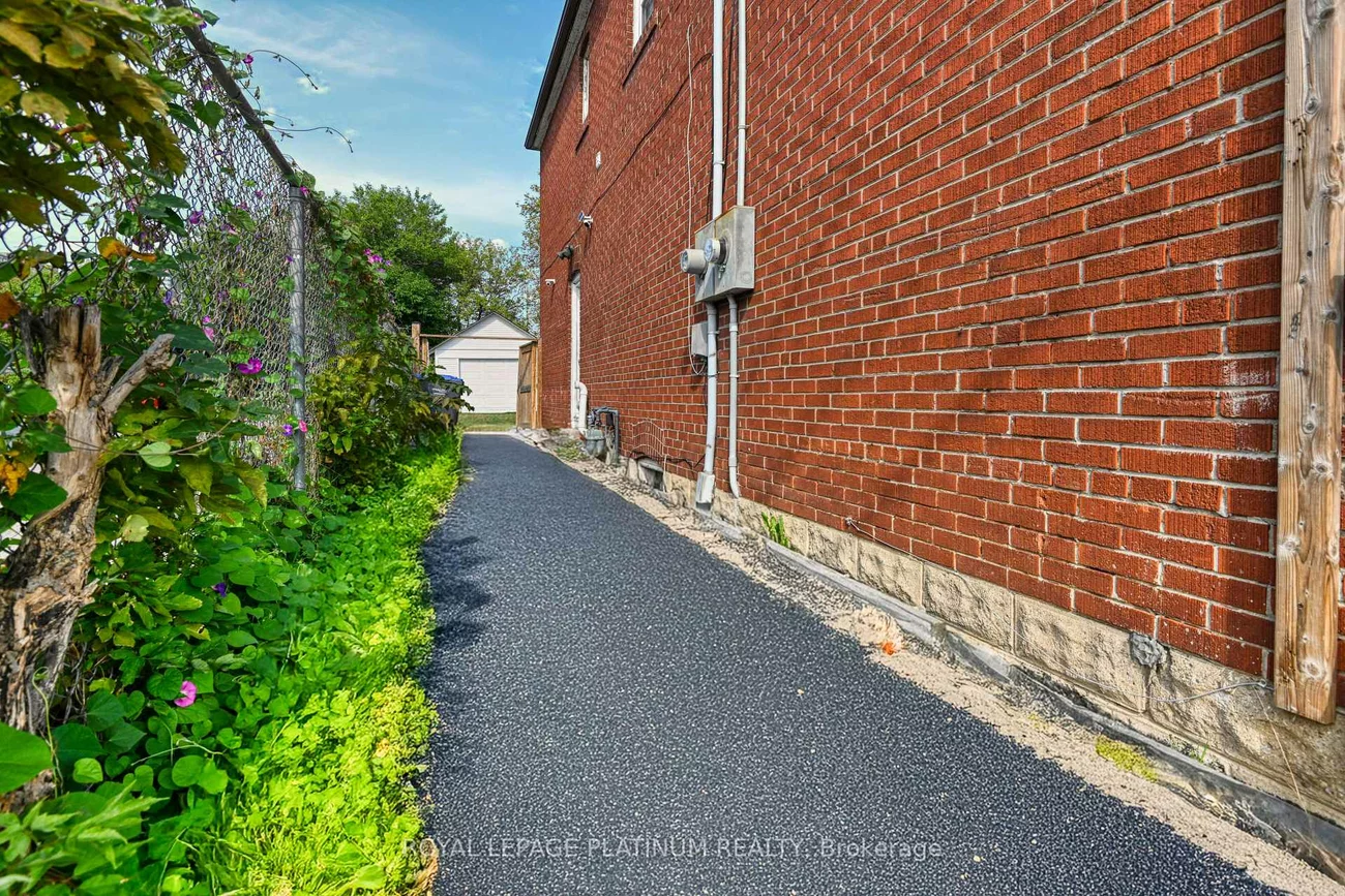 37, Dundas, Cooksville, Mississauga