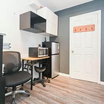 37, Dundas, Cooksville, Mississauga