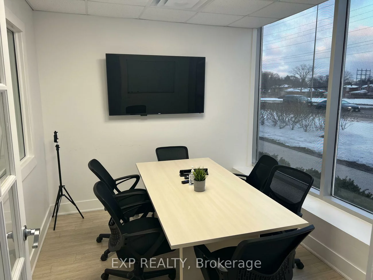 1185, Queensway, Dixie, Mississauga