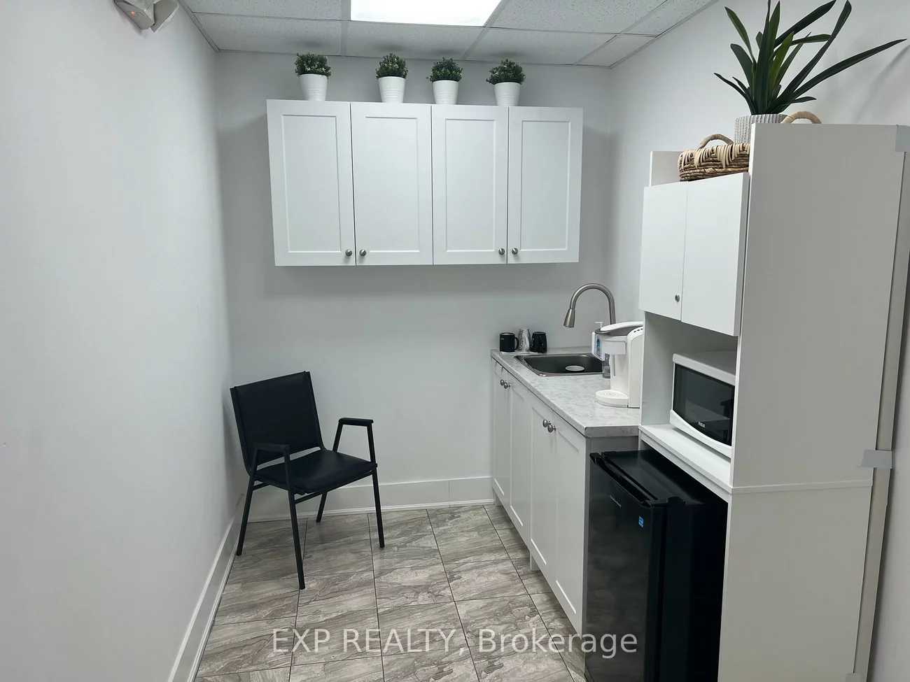 1185, Queensway, Dixie, Mississauga