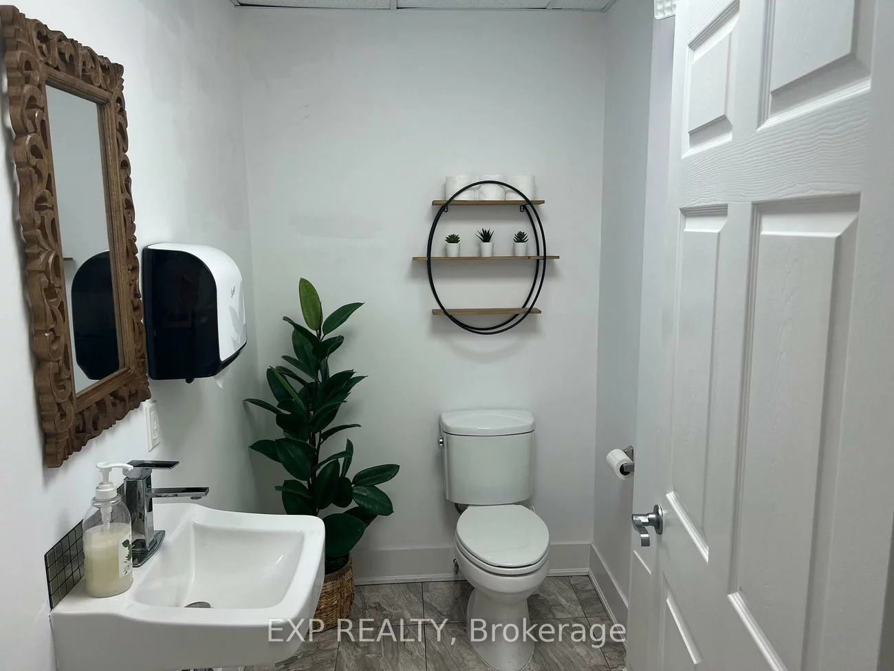 1185, Queensway, Dixie, Mississauga