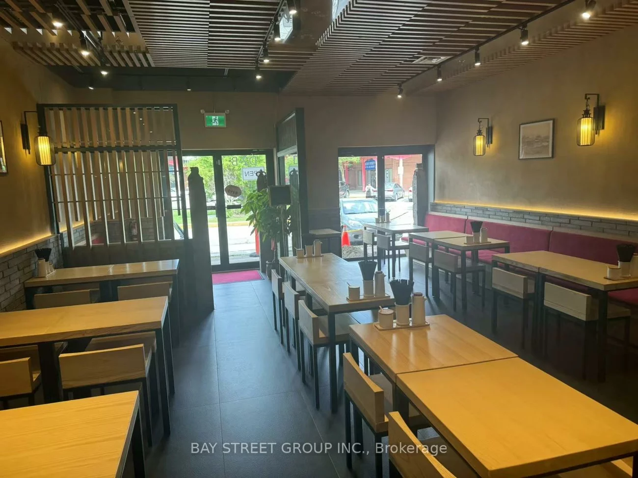 888, Dundas, Dixie, Mississauga