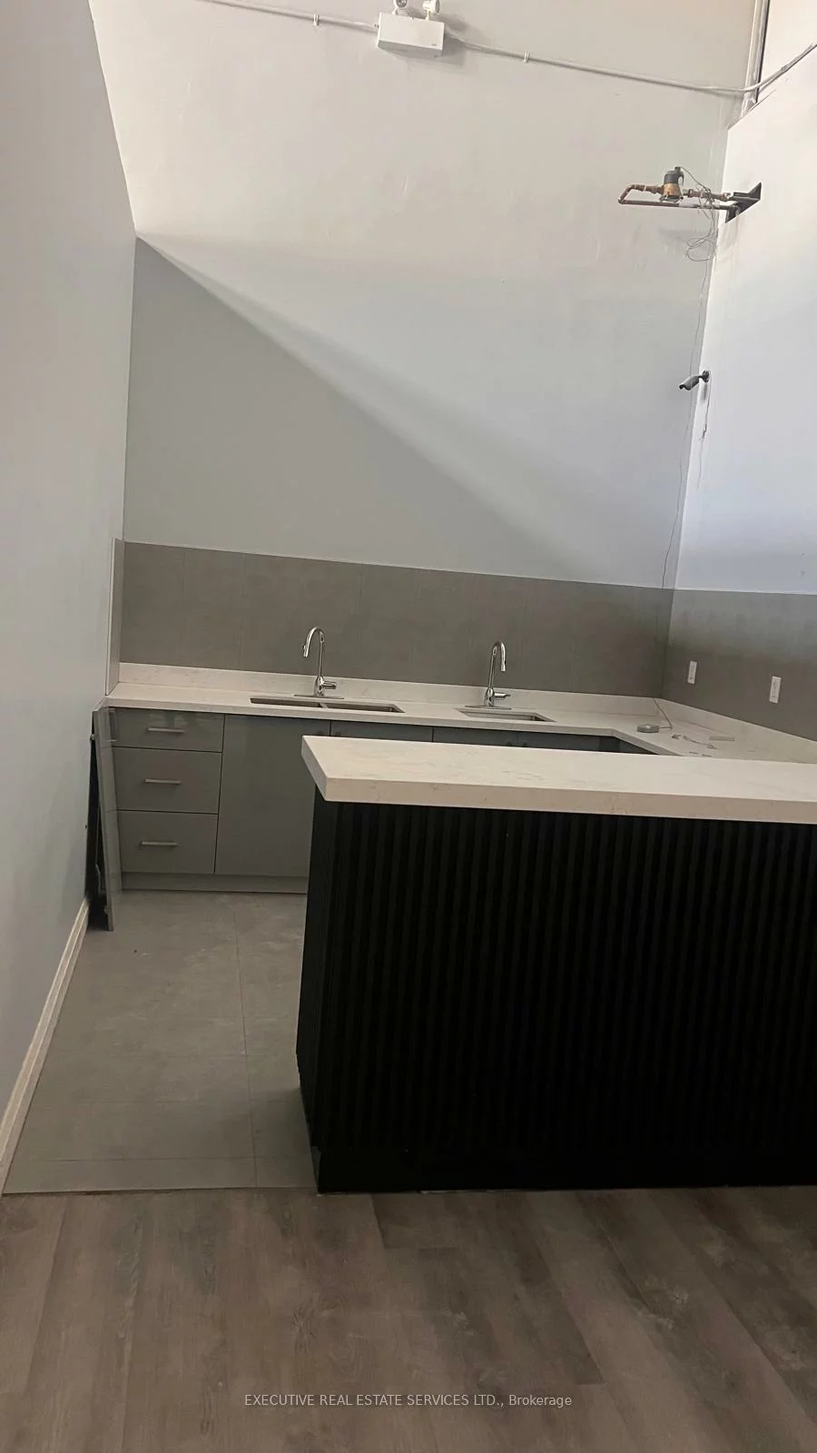 1065, Canadian, Northeast, Mississauga