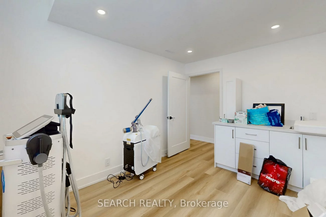 42, Village, City Centre, Mississauga