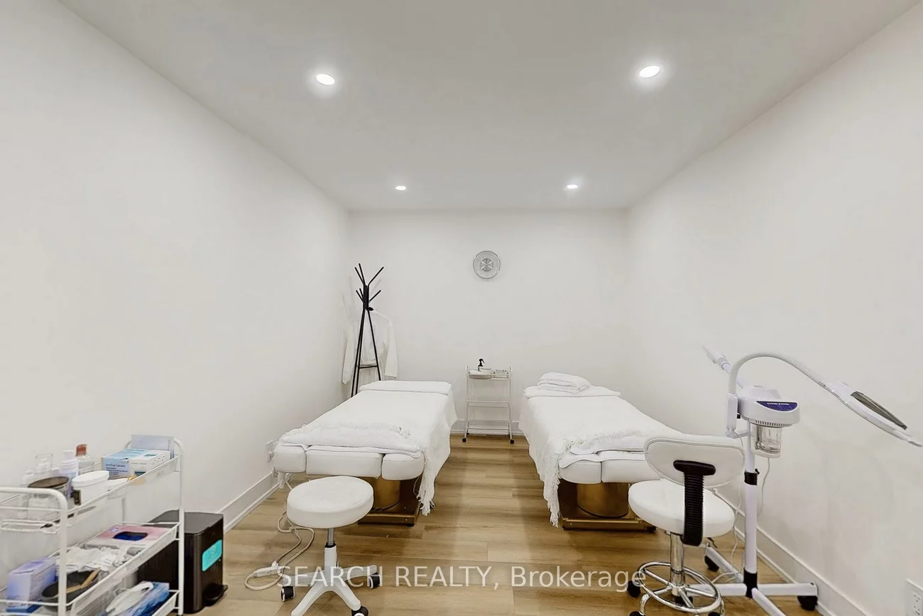 42, Village, City Centre, Mississauga