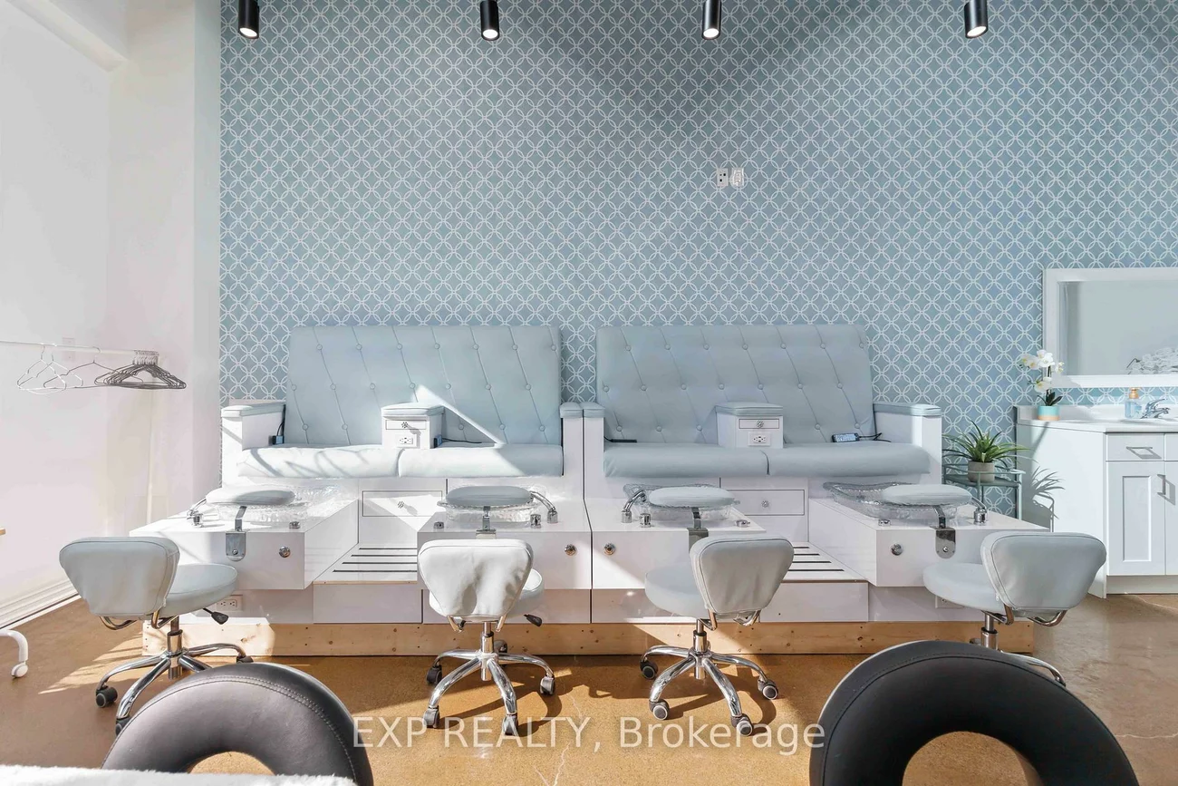 1215, Queens, Dixie, Mississauga