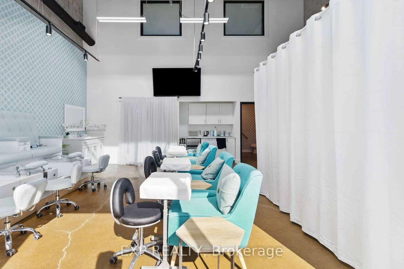 1215, Queens, Dixie, Mississauga