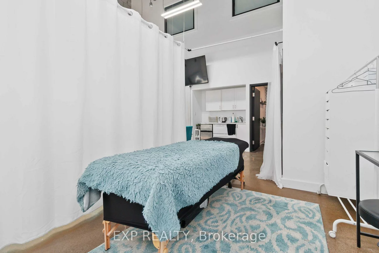 1215, Queens, Dixie, Mississauga