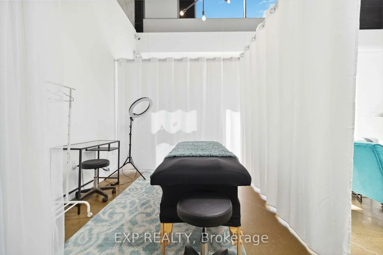 1215, Queens, Dixie, Mississauga